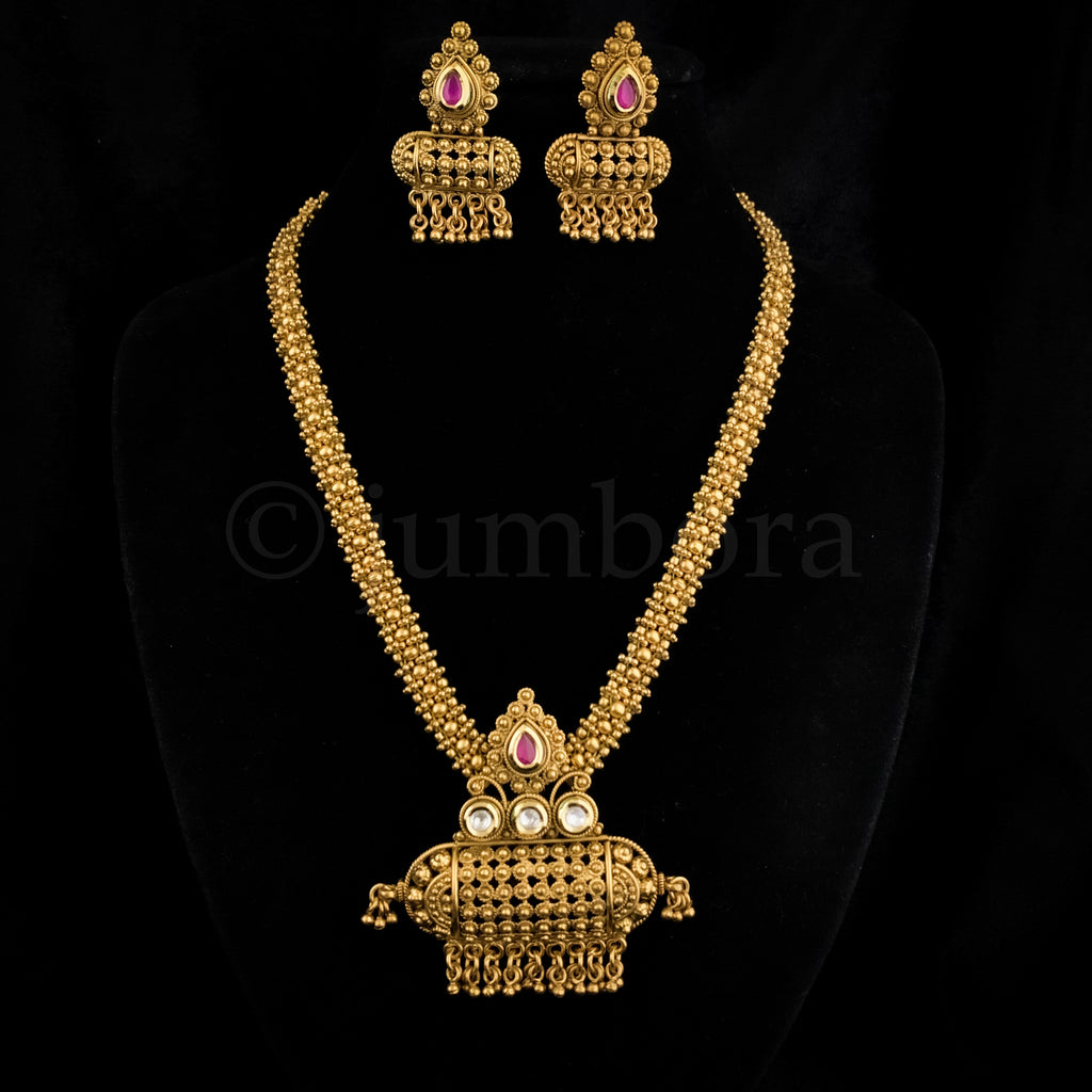 Unique Antique Gold Necklace set with Kundan stones